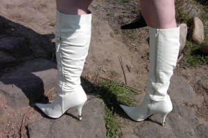 Anke01 108.jpg (222.94 KiB) 12094 mal betrachtet Also ich mag weiße Stiefel sehr!