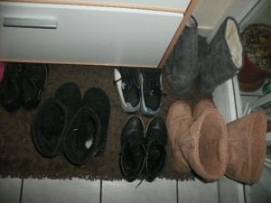 Schnappschuss im neuen Eingangsbereich mit Schuhen von Anja und Laura.