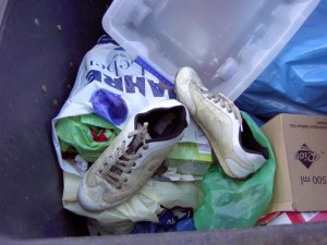 Müllkippe02 078.jpg (91.93 KiB) 10400 mal betrachtet Was für eine peinlich-miese "Qualität". Die waren schon im Schuhkarton Müll!