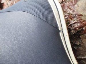 Mit einer Fingernagelfeile habe ich von innen nach außen ein Loch reingestochen