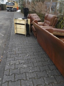 Müll0315 002.jpg (495.67 KiB) 6666 mal betrachtet Also ich hätte jetzt absolut nicht in Ruhe einen Kaffee trinken können!