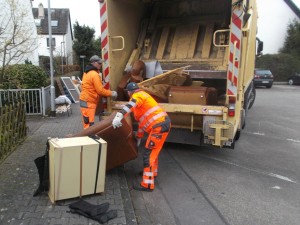 Aus der XXL-Couch wurde nun sozusagen &quot;XS-Pressmüll&quot;. Grins!