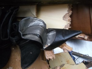 Müll0315 040.jpg (446.88 KiB) 15630 mal betrachtet Diesen Horror-Anblick will wohl keine Frau von ihren alten Lieblingen mitansehen müssen!?!