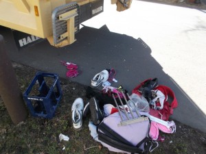 Müll0315 117.jpg (555.11 KiB) 13783 mal betrachtet Natürlich habe ich die Getränkekiste auch gerettet und später das Pfand erlöst und der Handtuchhalter war auch einwandfrei. Mit dem Teeniemüll lasse ich mir auch noch was einfallen. Grins!