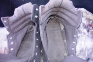 Müll0112 002.jpg (298.74 KiB) 7617 mal betrachtet Innen total von zarten Girlsfüßen zerlatscht.