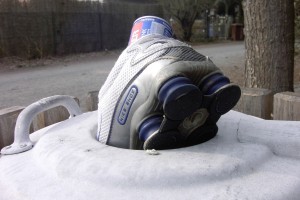 Sabsebine01 158.jpg (193.73 KiB) 10268 mal betrachtet Glücklicherweise war das Einwurfloch des Abfalleimers zu klein.