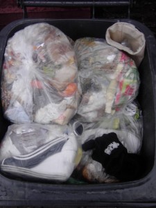 Müll0112 062.jpg (258.53 KiB) 5827 mal betrachtet Noch genug Platz für frischen Müll!