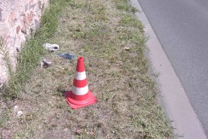 Müll1111 025.jpg (494.76 KiB) 28641 mal betrachtet Genauso habe ich die Fundsituation angetroffen.