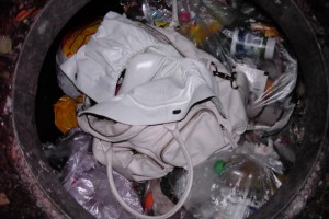 Müll1111 299.jpg (416.67 KiB) 9051 mal betrachtet Was für ein supergeiler Fund!