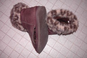 Müll0112.jpg (414.59 KiB) 4753 mal betrachtet Schon an den Fersen total schiefgelatscht und an der Weite die Naht offen.