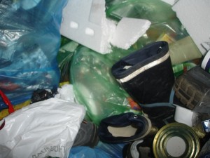 5494.jpg (143.25 KiB) 10472 mal betrachtet schon teilsweise vom Müll bedeckt und leicht eingegraben