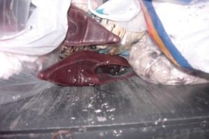 Müll0112 083.jpg (365.95 KiB) 10793 mal betrachtet Vermutlich Büroschuhe?!