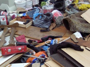 Müll1011 066.jpg (147.37 KiB) 10742 mal betrachtet Einfach das Gerümpel hinstellen oder hinschmeißen und "Ordnung" macht die Müllwalze!