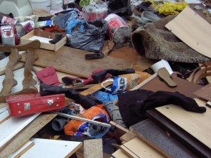 Müll1011 067.jpg (149.1 KiB) 9425 mal betrachtet Bald würde das ganze Zeug planiert und in den Matsch gewalzt modrig stinken in dem Regen.