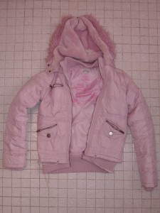 So ein rosa Kuschelfell muss nun bald eklige Essensresten fürchten!