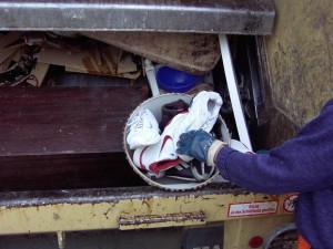 Müll1011 038.jpg (130.83 KiB) 8566 mal betrachtet In der einen Ecke der schon vollen Müllschüttung ist noch Platz.