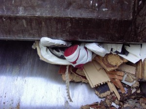 Müll1011 056.jpg (146.67 KiB) 8340 mal betrachtet Ein echt "pressantes" Bild!