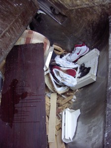 Müll1011 066.jpg (276.46 KiB) 8753 mal betrachtet Noch ein weiterer Pressvorgang und die geilen Turnis wären nur noch Erinnerung.