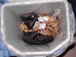 Müll0212 023.jpg (207.56 KiB) 5804 mal betrachtet Ein schäbiges Ende treugedienter Alltagsstiefeletten!