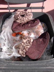 Dann befreite ich noch Lauras UGGs aus ihrem mülligen Siff-Grab.