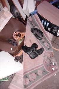 Müll0212 107.jpg (469.52 KiB) 19642 mal betrachtet Nach langer Dienstzeit im Winter kamen sie ohne Gnade zum Sperrmüll und nicht lohnenswerter Weise zum Schuster.