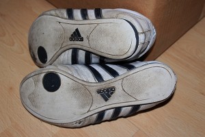 IMG_9277.jpg (140.18 KiB) 10306 mal betrachtet Zwar duften sie intensiv nach Weichspüler, aber trotzdem sind sie richtig stark ausgelatscht :) *freudensprünge immer noch mach*