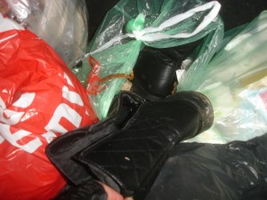 DSC08383_small.jpg (240.78 KiB) 8450 mal betrachtet die bleiben erst einmal in der Tonne. Ich lasse sie zumüllen und für die MVA *fg*