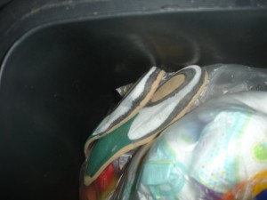 DSC08398_s.jpg (181.4 KiB) 7919 mal betrachtet Einlegesohlen lagen hingegen in einer anderen kleinen Tonne