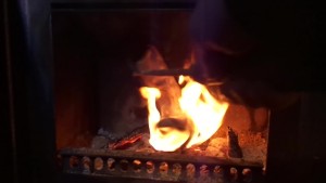 Westernstiefel4.jpg (34.62 KiB) 5088 mal betrachtet Mir bleibt keine Wahl, mit dem Schürhaken stelle ich den widerspenstigen Stiefel wieder hin.