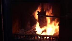 Westernstiefel9.jpg (33.43 KiB) 5224 mal betrachtet Wenigstens tanzen die Flammen schön um den Stiefel.