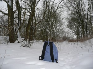ich nahm ihn wie immer mit nach draußen, er wird sich vielleicht gefragt haben, warum ich so viel Papierreste in seine zwei Fächer gestopft habe