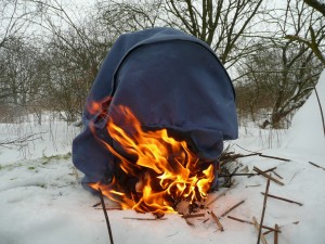 jetzt ist endgültig Feuer unterm Dach, also schnappe ich mir den Rucksack...