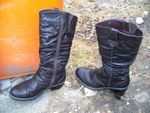 Müll0312 192.jpg (174.51 KiB) 10960 mal betrachtet Eigentlich noch recht schön, aber ein Zipper ist defekt gewesen.