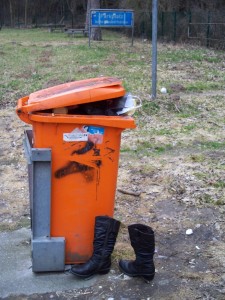 Müll0312 193.jpg (279.48 KiB) 10814 mal betrachtet Zumindest steht es da: "Rastplatz bitte sauberhalten!"