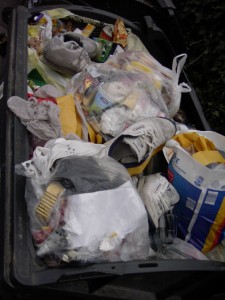 Müll0312 093.jpg (305.12 KiB) 10706 mal betrachtet Da alles nur noch wertloser endfertiger Dreck war, kam es mir vor wie eine "Störung der Totenruhe".