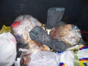 Müll0312 229.jpg (100.63 KiB) 8136 mal betrachtet Ein beinahe "glanzvolles" Ende, oder besser ein glitzerndes.