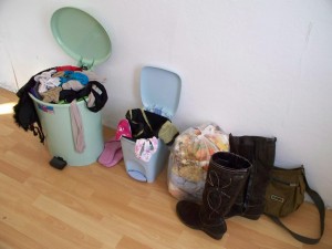 Müll0312 098.jpg (78.56 KiB) 6199 mal betrachtet Was sich doch so alles ansammelt für die Mülltonne!