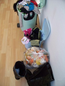 Müll0312 104.jpg (168.96 KiB) 6630 mal betrachtet Noch immer war Martina nicht fertig mit Ausrangieren.