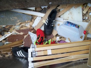 Müll0312 061.jpg (130.33 KiB) 6622 mal betrachtet Die Presse begann sich wieder zu öffnen und schon rutschten Presstrümmer runter.