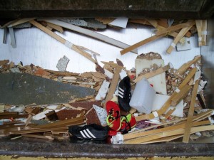 Der Sperrmüll war jetzt richtig klein gepresst und zerbröselt.
