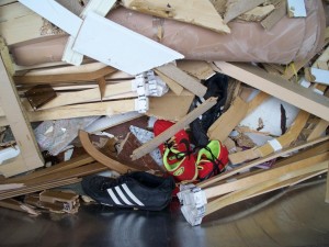 Das ganze gepresste Gerümpel sackte beim Öffnen des Pressschilds teilweise wieder runter in die Müllschüttung.