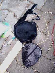 Da lag er nun. Liegen lassen als &quot;Straßenkehrricht&quot;?