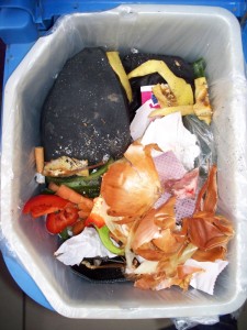 Müll0312 162.jpg (227.85 KiB) 5800 mal betrachtet Wenige Stunden später konnte ich nochmal einen Blick in den Küchenmülleimer werfen.