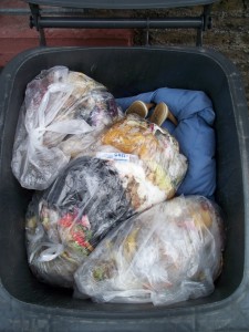 Müll0312 215.jpg (227.66 KiB) 5766 mal betrachtet Das Müllgewicht ließ das Bettzeug einsacken.