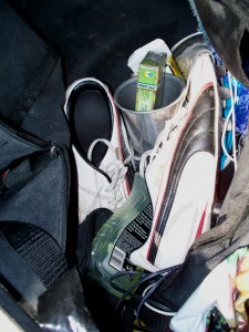 Müll0312 261.jpg (267.71 KiB) 8270 mal betrachtet Shorts, Fußballschuhe, Fast leeres Duschgel, ein Becher und anderes Zeug lag noch in der Sporttasche.