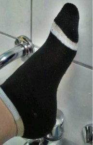 Socke2.jpg (67.73 KiB) 32839 mal betrachtet mich würde sehr interessieren, wie die Söckchen wohl nass aussehen würden ;-)