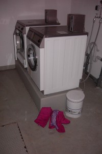 Astrid01 003.jpg (432.46 KiB) 7533 mal betrachtet Die Waschmaschinen der Hausgemeinschaft und ... kaum zu glauben ... !