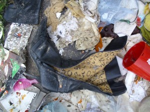 Janine08 031.jpg (427.84 KiB) 29510 mal betrachtet Kaum vorstellbar, dass da eben noch die nylonbestrumpften Beine einer hübschen Frau vom Stiefelfutter umschmeichelt wurden.