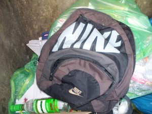 Müll0512 185.jpg (142.71 KiB) 7410 mal betrachtet Einen Nike-Rucksack gefunden!