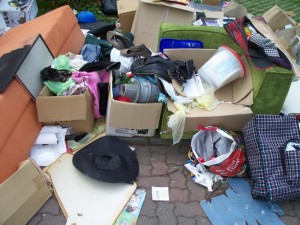 Müll0512 193.jpg (142.22 KiB) 18809 mal betrachtet Hier wurde auch schon alles mehrfach durchwühlt.